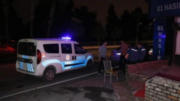 Adana&rsquo;da barda t&uuml;fekler ve tabancalar konuştu: 3 yaralı