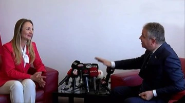 AK Parti-CHP bayramlaşmasında gergin anlar! Konu se&ccedil;ime gelince ortalık bir anda buz kesti