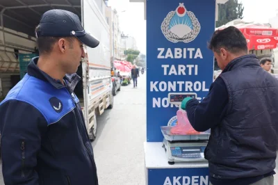 Akdeniz Belediyesi Zabıta Ekiplerinden Pazar Denetimi