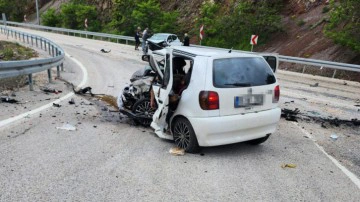 Ankara'da feci kaza: 3 &ouml;l&uuml;, 4 yaralı