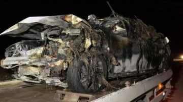 Ankara&rsquo;da kazaya karışan iki ara&ccedil; alev topuna d&ouml;nd&uuml;: 6 yaralı