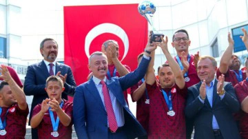 Avrupa Şampiyonu Milli Takım'dan Başkan B&uuml;y&uuml;kakın'a ziyaret