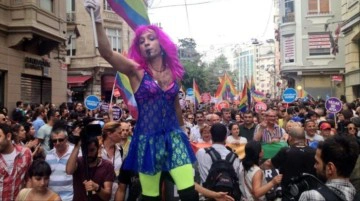 Aydın Valiliği, LGBTİ etkinliklerine 3 g&uuml;n yasak getirdi