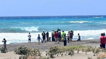 Babalar g&uuml;n&uuml;nde acı olay: 2 oğlunu kurtarmak isterken boğuldu