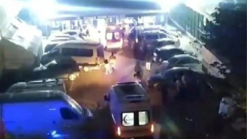 Bağcılar&rsquo;da halı sahada &ccedil;ıkan kavgada 2 kişi silahla yaralandı