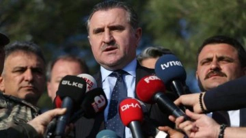 Bakan Osman Aşkın Bak'tan &ouml;zel sporculara tebrik!