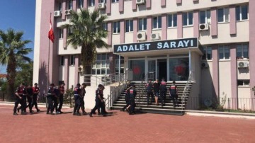 Balıkesir'de 22 d&uuml;zensiz g&ouml;&ccedil;men ile 6 g&ouml;&ccedil;men ka&ccedil;ak&ccedil;ısı yakalandı