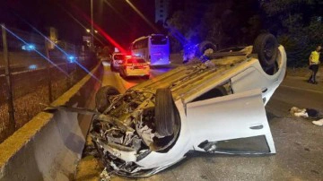 Bariyerlere &ccedil;arpıp takla attı