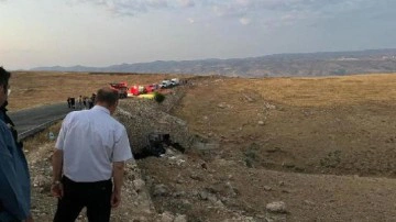 Batman&rsquo;da kamyon şarampole yuvarlandı: &Ouml;l&uuml; ve yaralılar var