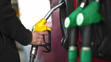 Bayram &ouml;ncesi akaryakıt fiyatları u&ccedil;uşa ge&ccedil;ti! Motorine 1 lira 64 kuruş zam geldi