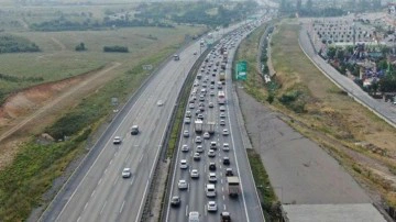 Bayram tatili başladı! S&uuml;r&uuml;c&uuml;ler bu yollara dikkat