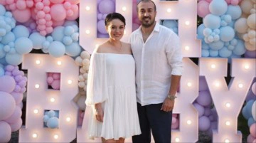 Bebeğini kucağına almak i&ccedil;in g&uuml;n sayan Ezgi Mola'dan karnı burnunda ilk poz