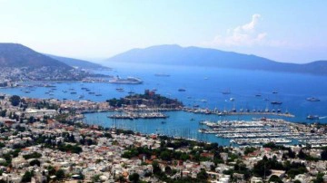 Bodrum'a 3,5 g&uuml;nde 75 bin ara&ccedil; girdi!