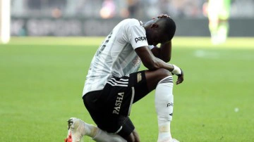 Burak Yılmaz apar topar oyundan almıştı! Beşiktaşlı Eric Bailly'den '&ouml;z&uuml;r' paylaşımı!