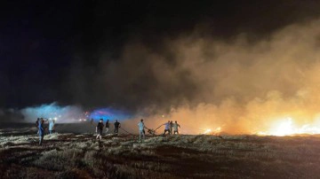 &Ccedil;atalca'da otluk alanda &ccedil;ıkan yangın s&ouml;nd&uuml;r&uuml;ld&uuml;