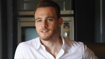 Dar&uuml;şşafaka'ya bağış yapan Kerem B&uuml;rsin, 8 yıl boyunca bin &ouml;ğrenciye tam burs verecek