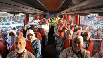 Deprem b&ouml;lgesinden ilk hac kafilesi uğurlandı