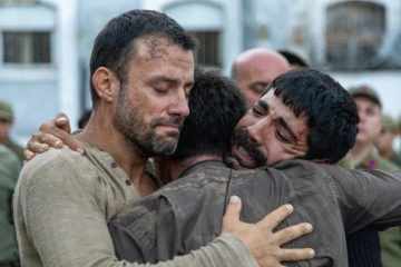 Dilek Taşı dizisi ilk b&ouml;l&uuml;m&uuml;yle zirveye oturdu! Başrol&uuml;n performansına &ouml;vg&uuml; yağıyor