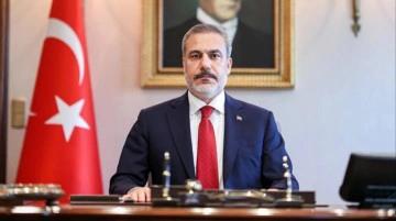 Dışişleri Bakanı Hakan Fidan, ilk temasını Yunan mevkidaşı ile yaptı! G&ouml;r&uuml;şmede d&uuml;zensiz g&ouml;&ccedil; konusu