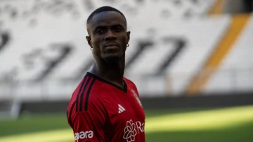 D&uuml;n gelmişti! Yeni transfer imzayı attı