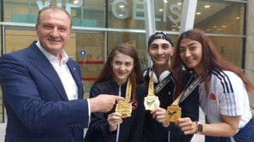 D&uuml;nya şampiyonu tekvandocular &uuml;lkeye d&ouml;nd&uuml;