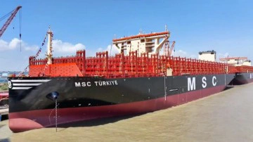 D&uuml;nyanın en b&uuml;y&uuml;k konteyner gemilerinden birine "T&uuml;rkiye" adı verildi