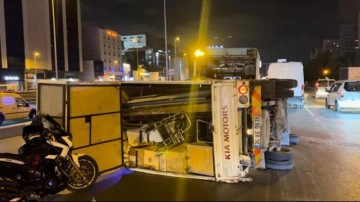 E-5 Kara Yolu'nda 4 ara&ccedil; ve 1 motosiklet kazaya karıştı: 4 yaralı