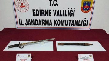 Edirne'de tarihi eser operasyonu: &Uuml;zerinden kılı&ccedil; ve kını &ccedil;ıktı!