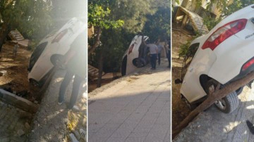 El freni &ccedil;ekilmeyen otomobil bah&ccedil;eye d&uuml;şt&uuml;! S&uuml;r&uuml;c&uuml; yaralandı