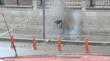 Emniyet &ouml;n&uuml;ndeki ş&uuml;pheli &ccedil;anta f&uuml;nye ile patlatıldı