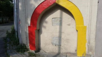 Fatih Belediyesi'nden sarı-kırmızı &ccedil;eşme a&ccedil;ıklaması