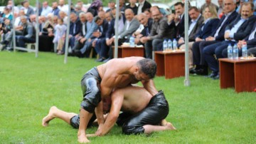 Fatih Sultan Mehmet'in annesinin memleketinde "fetih" ş&ouml;leni