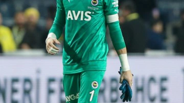 Fenerbah&ccedil;e'de Altay Bayındır gelişmesi! İsmail Kartal bizzat istedi