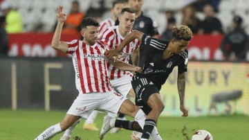 Fernandes: Taraftara karşı boynumuz b&uuml;k&uuml;k