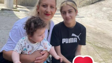 Fransa'da &ouml;ld&uuml;r&uuml;len anne ve 2 &ccedil;ocuğu, Trabzon'da defnedildi