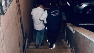 Gebze'de 8 d&uuml;zensiz g&ouml;&ccedil;men ile 1 organizat&ouml;r yakalandı