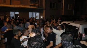 H&Uuml;DA PAR&rsquo;ın il sekterini &ouml;ld&uuml;ren ş&uuml;pheliye evinin &ouml;n&uuml;nde lin&ccedil; girişimi