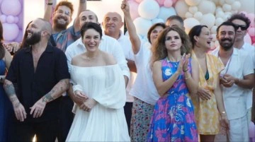 İlk bebeğine hamile olan Ezgi Mola'nın erkek bebeği olacak