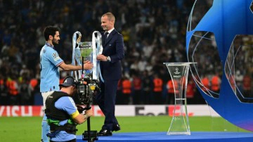 İlkay G&uuml;ndoğan: "&Uuml;lkemizde bu kupayı kaldırmak &ccedil;ok b&uuml;y&uuml;k bir gurur"