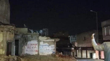 İslahiye'de hasarlı 2 bina &ccedil;&ouml;kt&uuml;