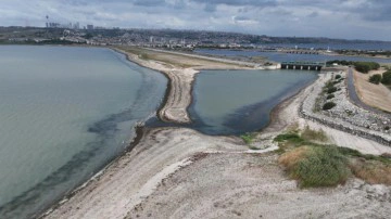 İstanbul'daki B&uuml;y&uuml;k&ccedil;ekmece G&ouml;l&uuml;'nde &ccedil;arpıcı g&ouml;r&uuml;nt&uuml;ler!