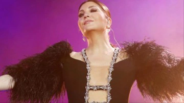 İzmir'de konser veren Sibel Can, aldığı kilolarla dikkat &ccedil;ekti