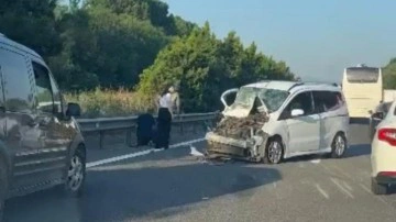 Kamyon ile kamyonet &ccedil;arpıştı: 2 yaralı