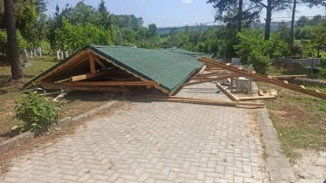 Kocaeli'de &ccedil;ardak &ccedil;&ouml;kt&uuml;! 3 kişi altında kaldı