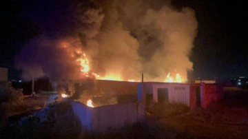 Kocaeli'de geri d&ouml;n&uuml;ş&uuml;m fabrikasında &ccedil;ıkan yangın s&ouml;nd&uuml;r&uuml;ld&uuml;