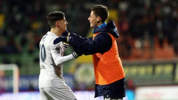 Mesut &Ouml;zil Arda G&uuml;ler i&ccedil;in devreye girdi! S&uuml;rpriz telefon