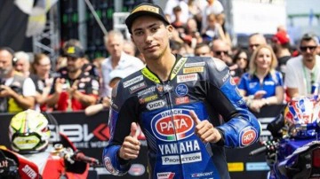 Milli motosiklet&ccedil;i Toprak Razgatlıoğlu, İngiltere'de ikinci oldu