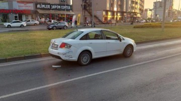 Motosiklet ile otomobil &ccedil;arpıştı: 2 yaralı