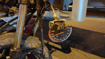 Motosikletle minib&uuml;s &ccedil;arpıştı: 2 yaralı