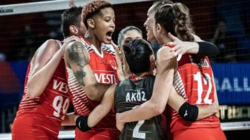 Nefesimizi tuttuk! T&uuml;rkiye şampiyonluk i&ccedil;in sahaya &ccedil;ıkıyor